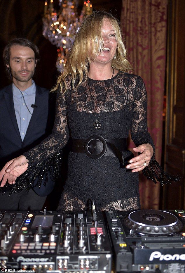 Kate Moss, τι έπαθες; Η σταρ στην πιο κακόγουστη εμφάνισή της ever!