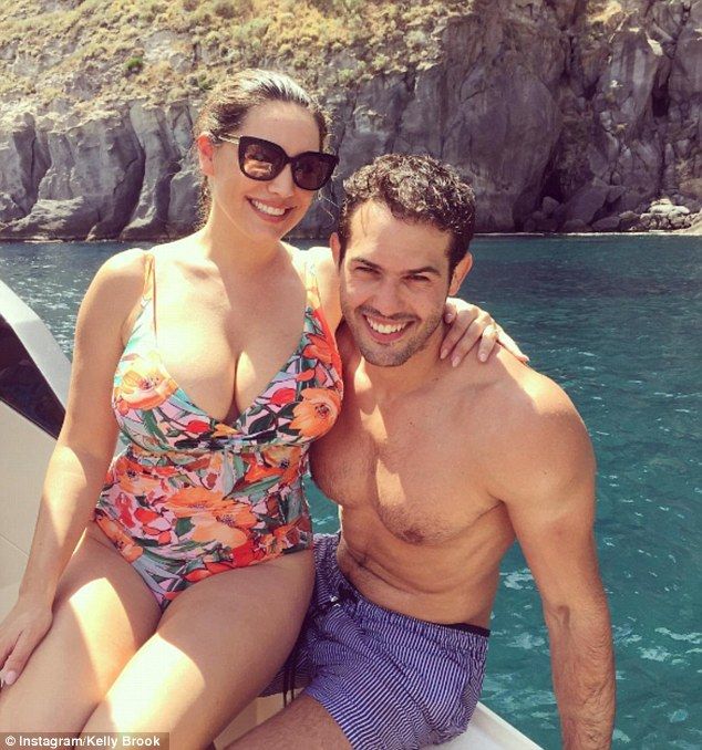 Εκρηκτική! Οι καμπύλες της Kelly Brook αναστάτωσαν το διαδίκτυο