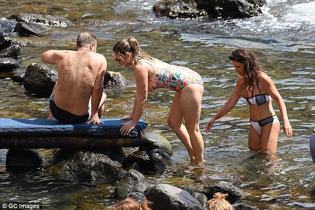 Εκρηκτική! Οι καμπύλες της Kelly Brook αναστάτωσαν το διαδίκτυο