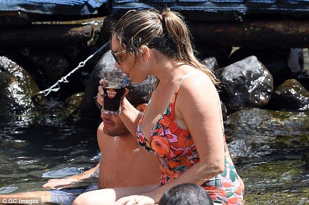 Εκρηκτική! Οι καμπύλες της Kelly Brook αναστάτωσαν το διαδίκτυο