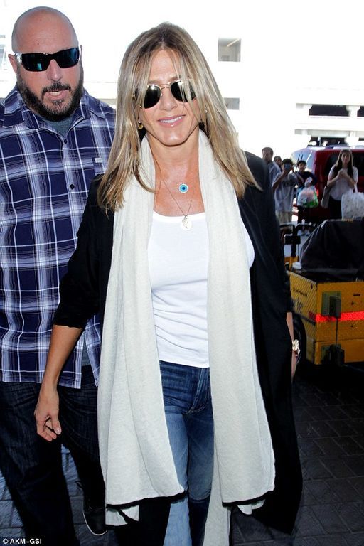 Jennifer Aniston: Μετά το δημόσιο ξέσπασμά της, εμφανίζεται πιο κούκλα και λαμπερή από ποτέ