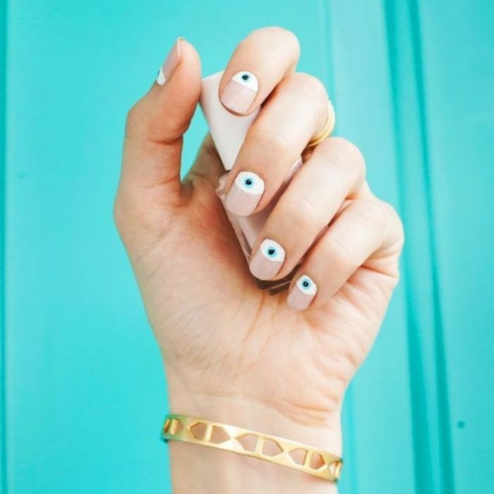 Evil Eye Manicure: 10 τέλεια σχέδια να τα δοκιμάσεις στο μανικιούρ σου!