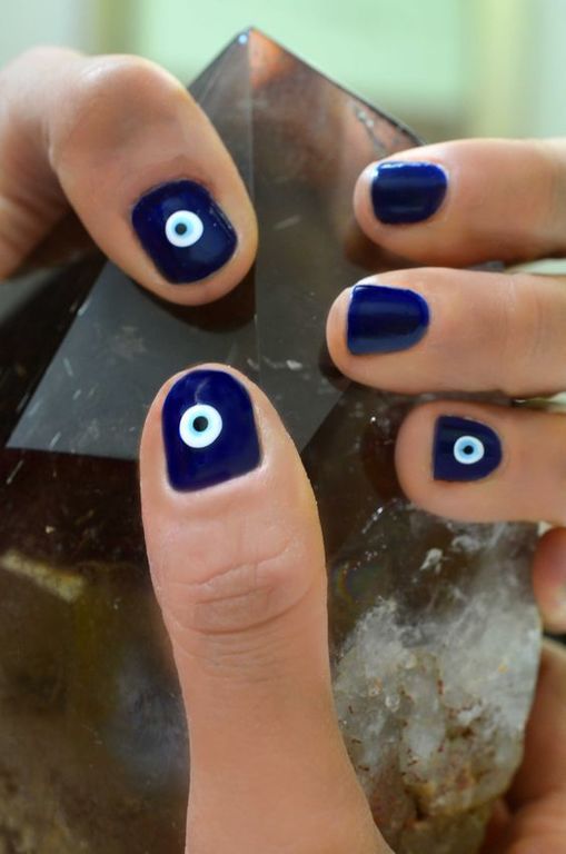 Evil Eye Manicure: 10 τέλεια σχέδια να τα δοκιμάσεις στο μανικιούρ σου!