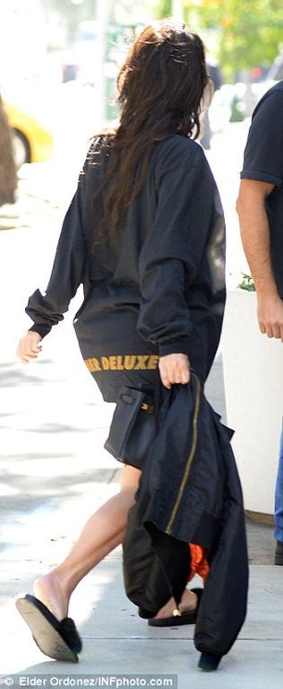 Η Kim Kardashian βγήκε έξω χωρίς μακιγιάζ και αυτές οι φωτογραφίες θα γίνουν ο «εφιάλτης» της