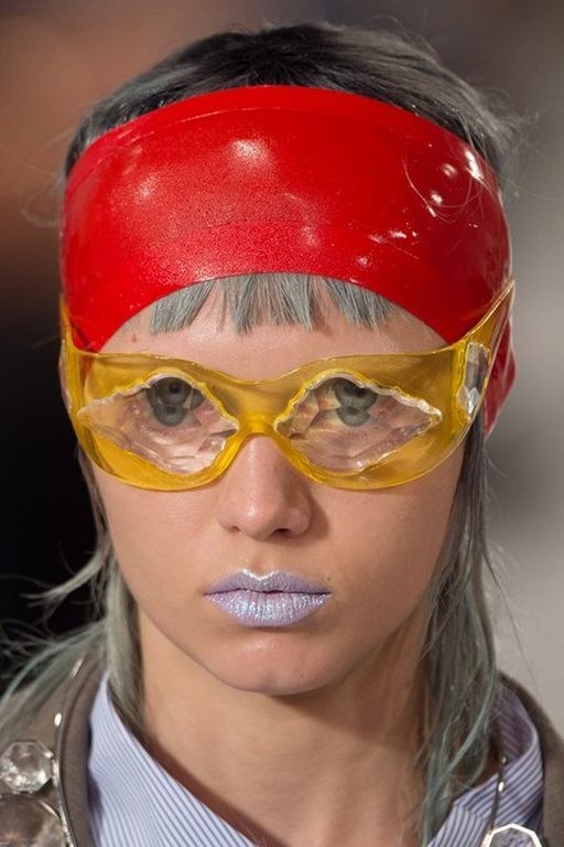 Glittery Makeup Looks: Η Pat McGrath πήγε το trend στο επόμενο επίπεδο!