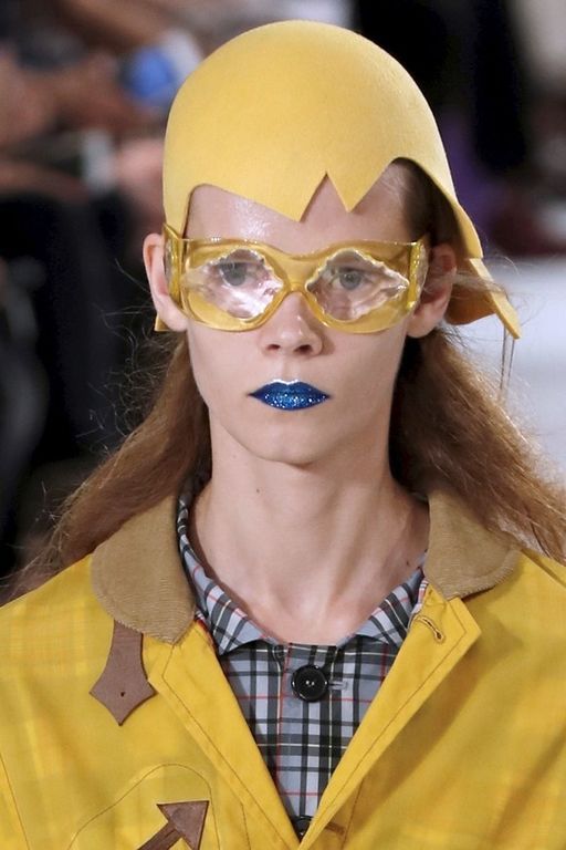 Glittery Makeup Looks: Η Pat McGrath πήγε το trend στο επόμενο επίπεδο!