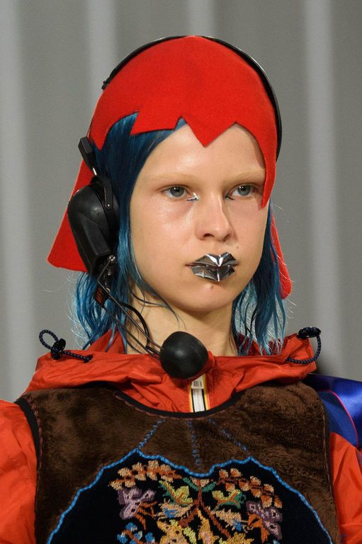 Glittery Makeup Looks: Η Pat McGrath πήγε το trend στο επόμενο επίπεδο!