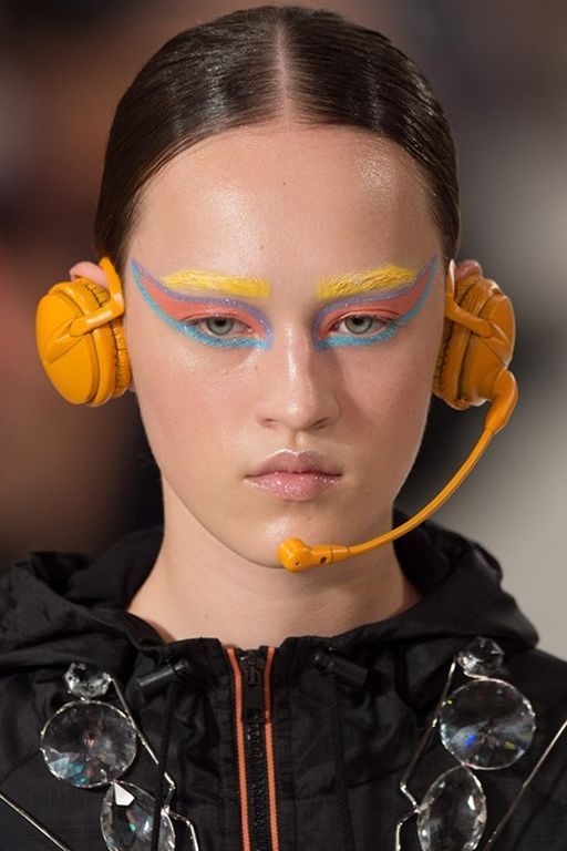 Glittery Makeup Looks: Η Pat McGrath πήγε το trend στο επόμενο επίπεδο!