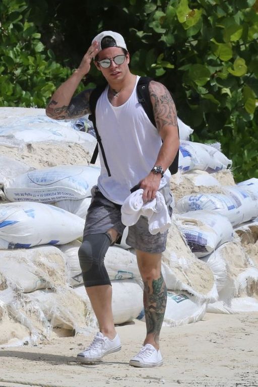 Ποια JLo; Ο πρώην της ξεπέρασε τον χωρισμό σε χρόνο dt και περιτριγυρίζεται από δεκάδες καλλονές