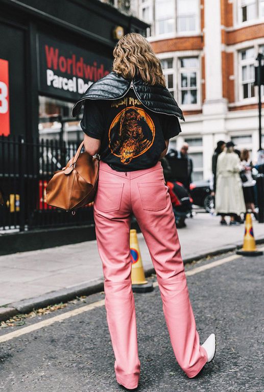 Τζιν σε αυτό το χρώμα: και casual και chic.