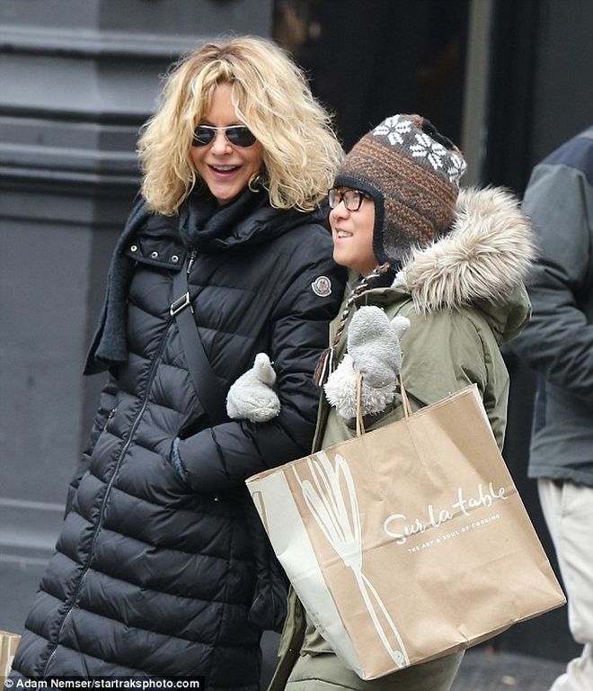 Μα πόσο έχει μεγαλώσει! Η Meg Ryan σε δημόσια εμφάνιση για πρώτη φορά με την κορούλα της