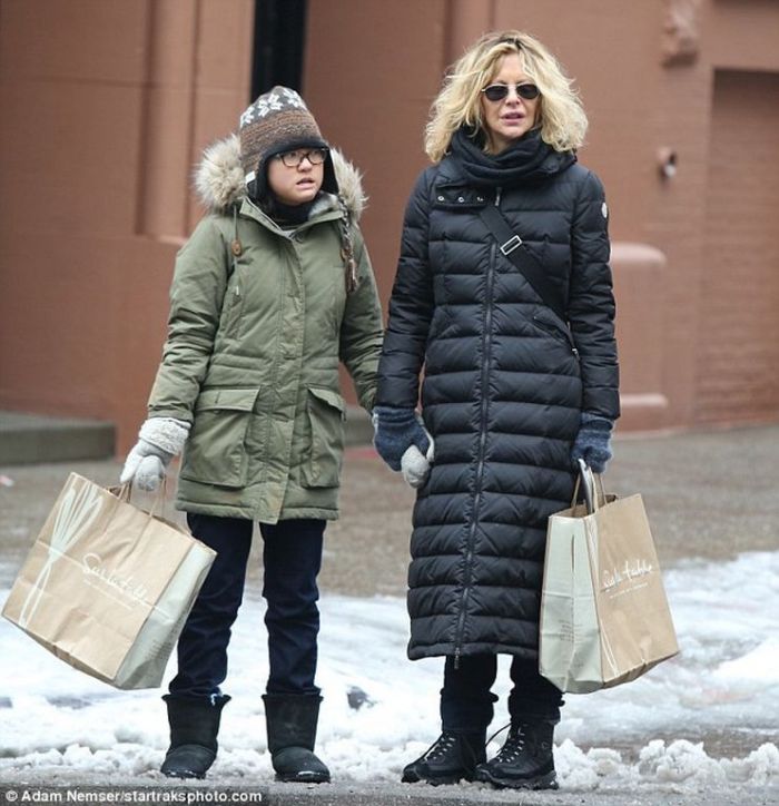 Μα πόσο έχει μεγαλώσει! Η Meg Ryan σε δημόσια εμφάνιση για πρώτη φορά με την κορούλα της