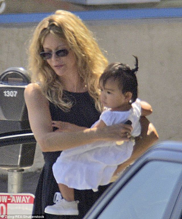Μα πόσο έχει μεγαλώσει! Η Meg Ryan σε δημόσια εμφάνιση για πρώτη φορά με την κορούλα της