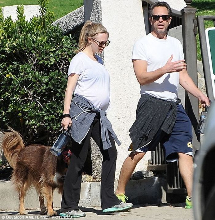 Μα πόσο πολύ έχει φουσκώσει η Amanda Seyfried; Δες τις πρόσφατες φωτογραφίες της