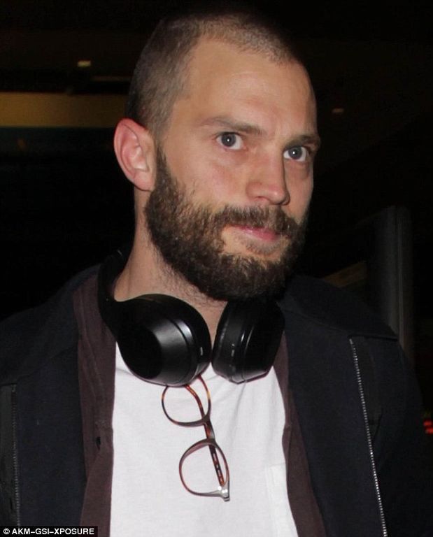 Stop the Press: Η νέα εμφάνιση του Jamie Dornan ίσως σε... διχάσει