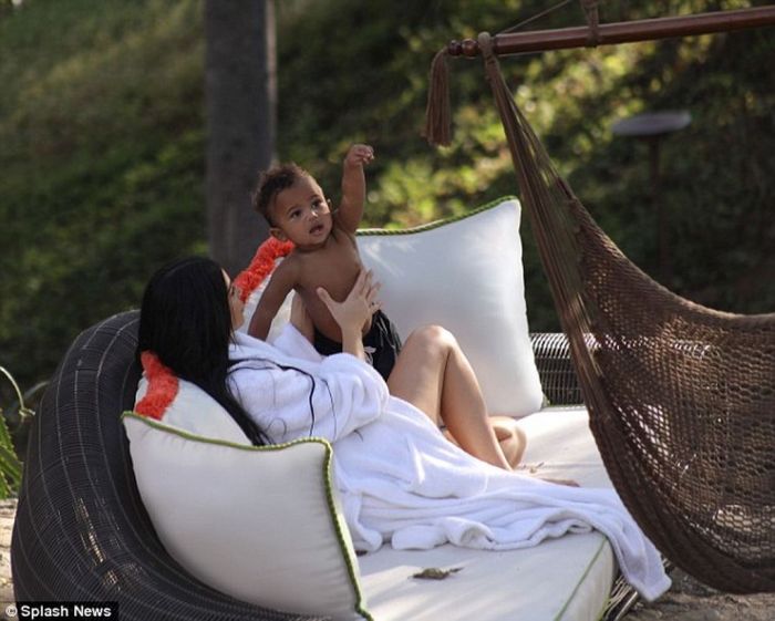 Πιο αδύνατη από ποτέ! Η Kim Kardashian έχει γίνει κορμάρα