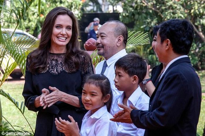 Angelina Jolie και Brad Pitt μαζί στην Καμπότζη: Τι συμβαίνει άραγε;