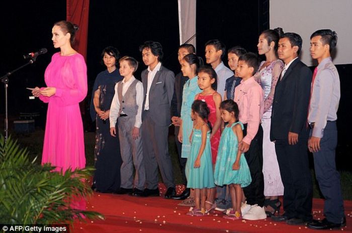 Angelina Jolie και Brad Pitt μαζί στην Καμπότζη: Τι συμβαίνει άραγε;