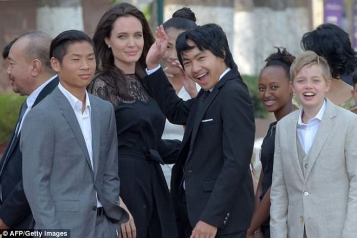 Angelina Jolie και Brad Pitt μαζί στην Καμπότζη: Τι συμβαίνει άραγε;