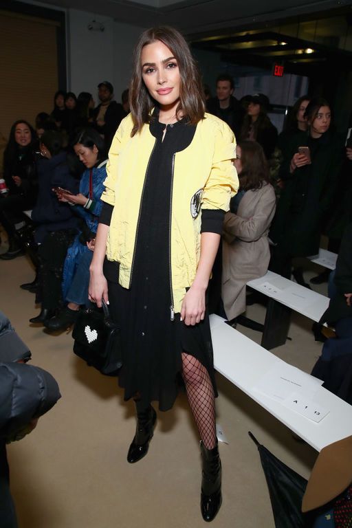 Με κίτρινο varsity jacket. Photo credit: Getty Images