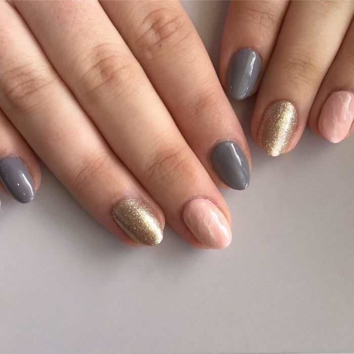 Rose Quartz Nails: Η νέα τάση στο μανικιούρ μας!