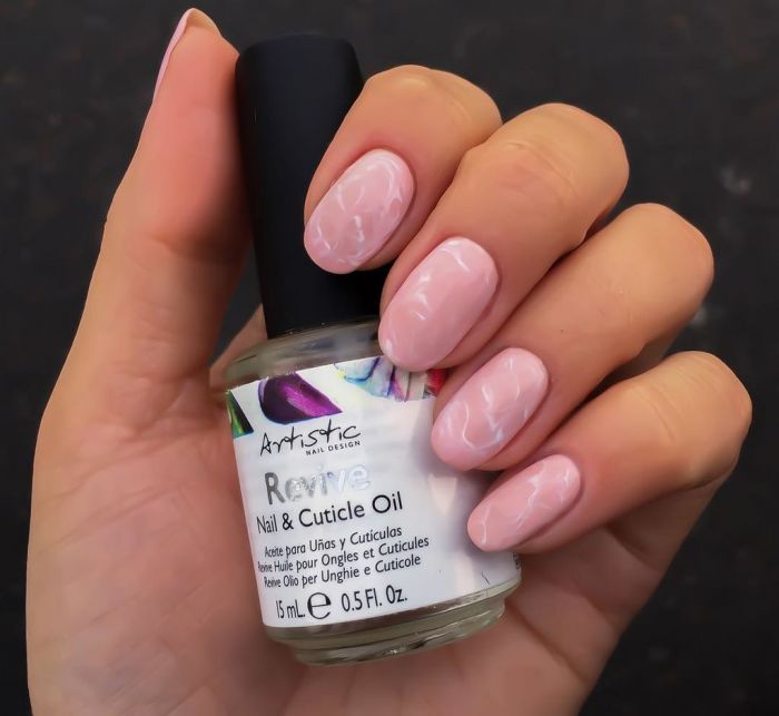 Rose Quartz Nails: Η νέα τάση στο μανικιούρ μας!