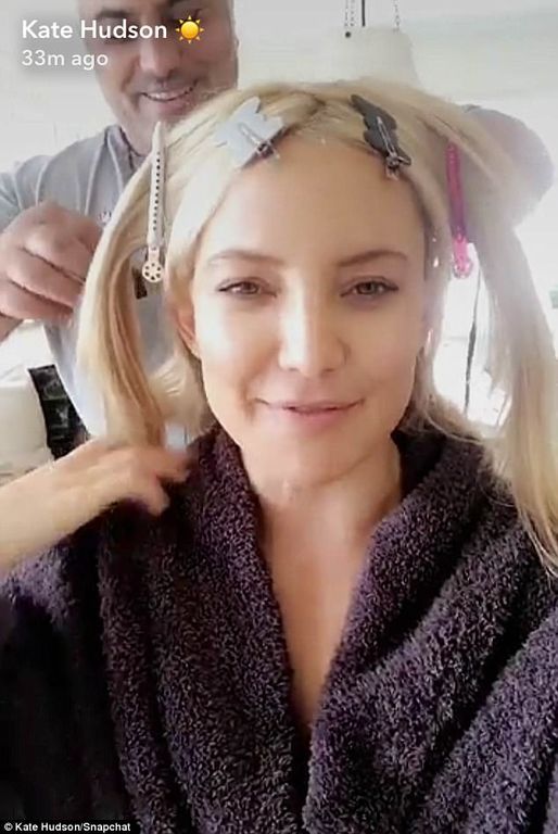 Η Kate Hudson έχει νέο αγαπημένο και μόλις μας το απέδειξε με ένα hot φιλί στο κόκκινο χαλί
