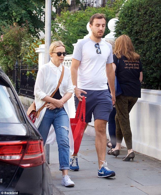 Σε λιγότερο από έναν μήνα η star απαθανατίζεται ξανά με νέο σύντροφο