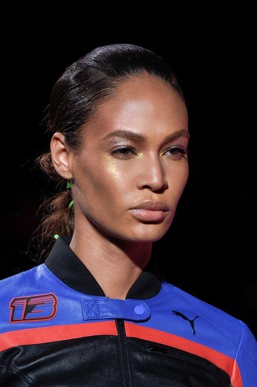 Highlighter από τα βλέφαρα έως και τα ζυγωματικά (Fenty x Puma)
