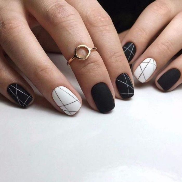 Black and White: 14 cool σχέδια για το μανικιούρ σου!