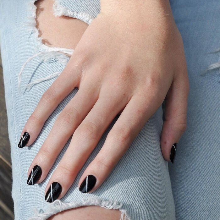 Black and White: 14 cool σχέδια για το μανικιούρ σου!
