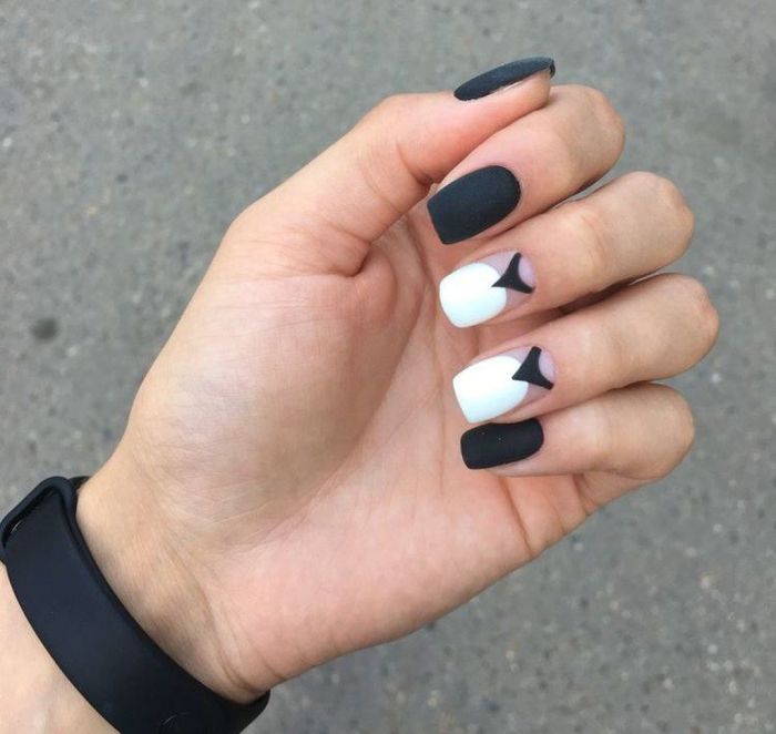 Black and White: 14 cool σχέδια για το μανικιούρ σου!