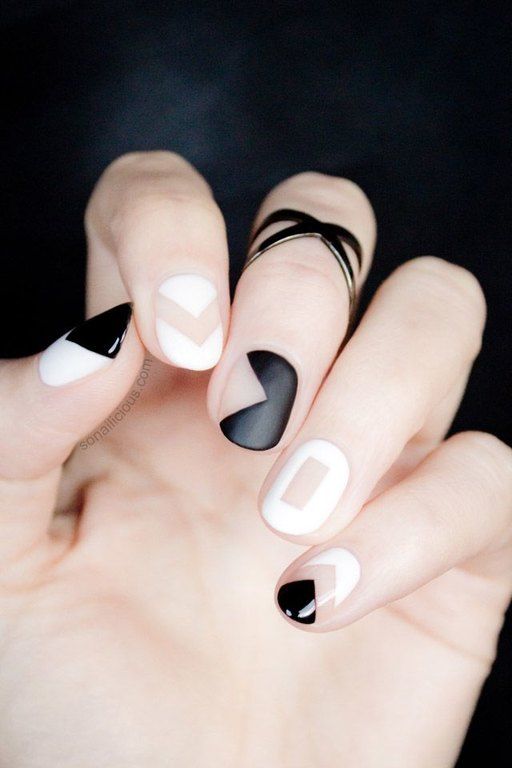 Black and White: 14 cool σχέδια για το μανικιούρ σου!