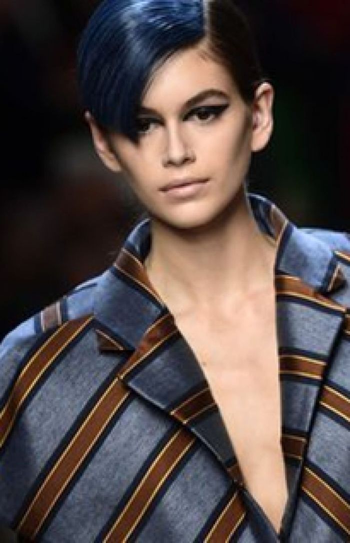 H Cindy Crawford δεν χόρτασε με μία καριέρα και είπε... να ξαναγεννηθεί!