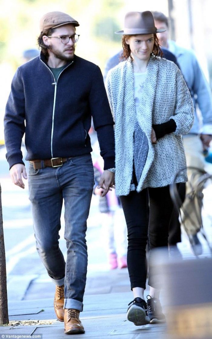 Rose Leslie: Mας δείχνει το δαχτυλίδι της στην πρώτη έξοδο της, μετά την είδηση του γάμου με τον Kit