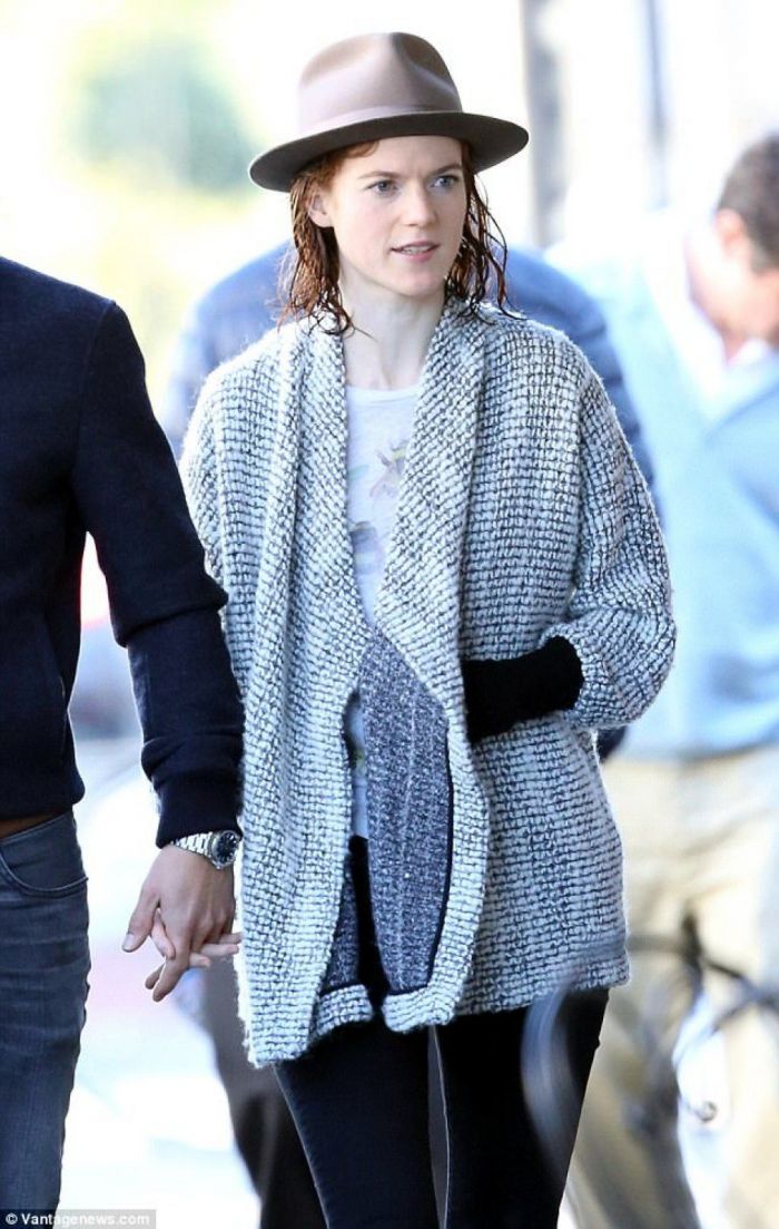 Rose Leslie: Mας δείχνει το δαχτυλίδι της στην πρώτη έξοδο της, μετά την είδηση του γάμου με τον Kit