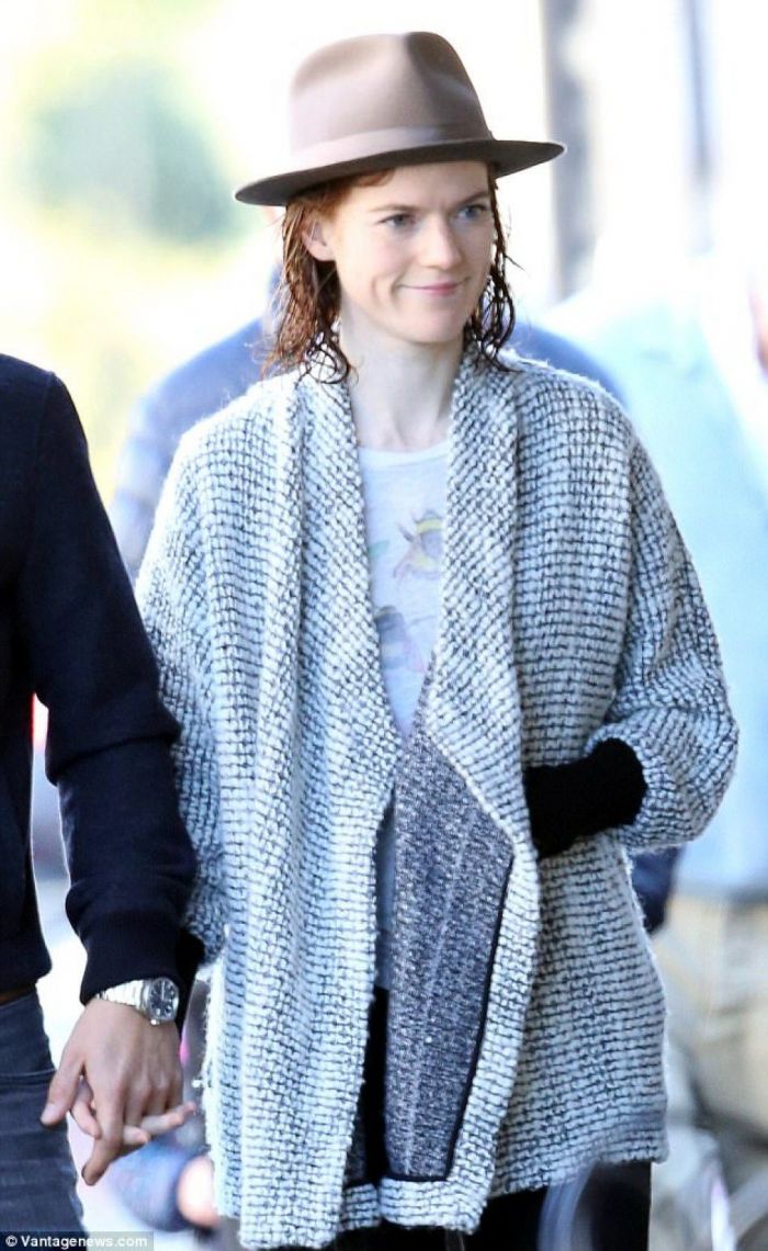 Rose Leslie: Mας δείχνει το δαχτυλίδι της στην πρώτη έξοδο της, μετά την είδηση του γάμου με τον Kit
