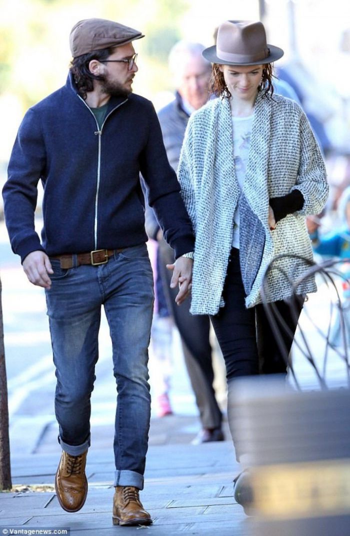 Rose Leslie: Mας δείχνει το δαχτυλίδι της στην πρώτη έξοδο της, μετά την είδηση του γάμου με τον Kit