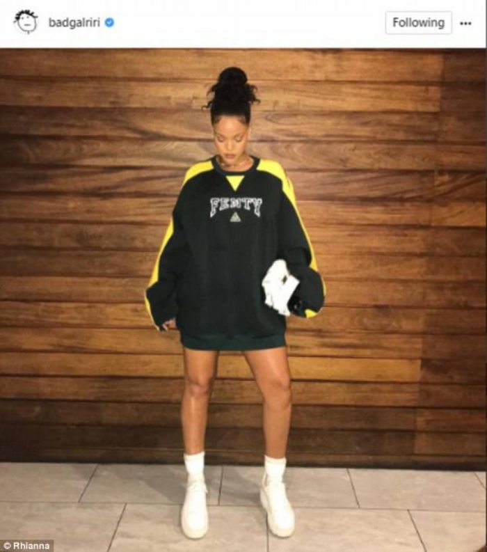 Η Rihanna έχασε τα περιττά κιλά και μας το δείχνει με τη νέα της εμφάνιση