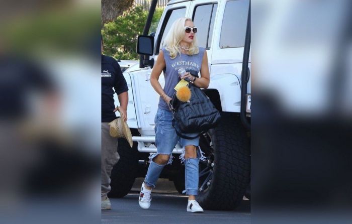 Τι έχουμε εδω; Η superstar προσπαθεί να κρύψει την φουκωμένη της κοιλίτσα;
