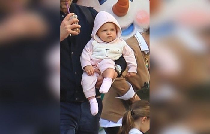 Η κόρη της Irina Shayk και του Bradley Cooper μεγάλωσε και είναι ίδια ο μπαμπάς της (φωτογραφίες)