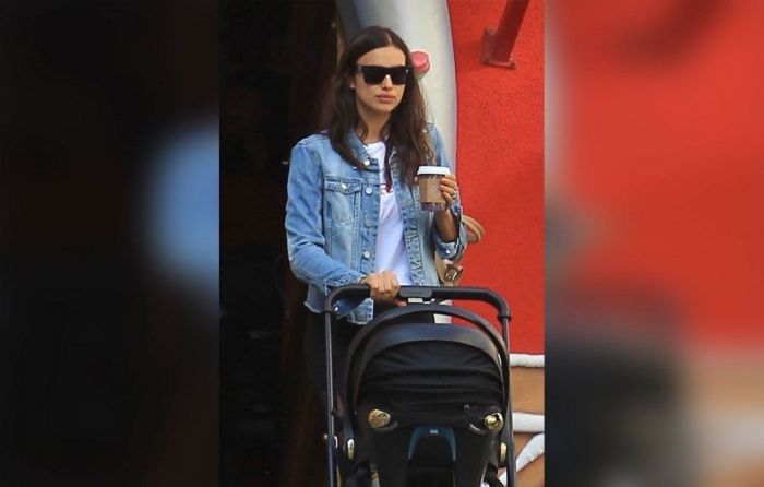 Η κόρη της Irina Shayk και του Bradley Cooper μεγάλωσε και είναι ίδια ο μπαμπάς της (φωτογραφίες)