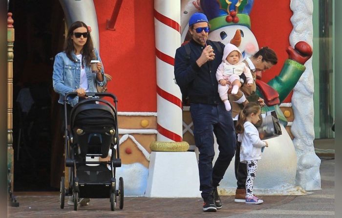 Η κόρη της Irina Shayk και του Bradley Cooper μεγάλωσε και είναι ίδια ο μπαμπάς της (φωτογραφίες)