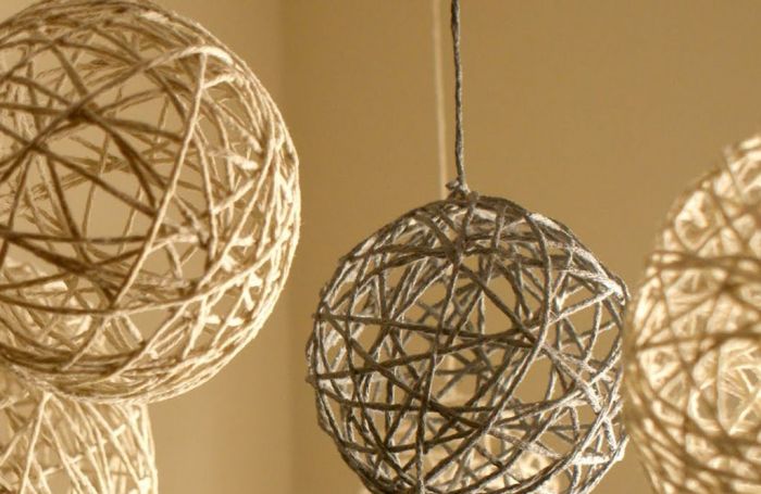 DIY: Πώς θα φτιάξεις δικές σου (πρωτότυπες) μπάλες για το χριστουγεννιάτικο δέντρο