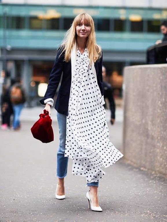 Τα πουά, ακόμα και σε total looks συνεχίζουν να μας θυμίζουν πόσο girly και χαριτωμένα είναι.