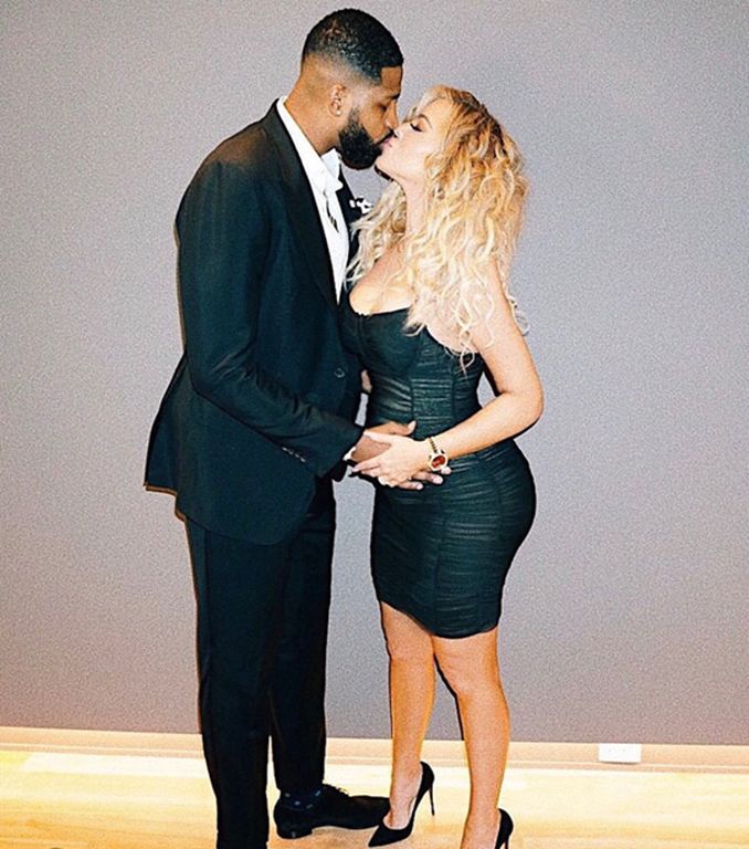 Eπιτέλους: Η Khloe Kardashian μας δείχνει την κοιλίτσα της και αποκαλύπτει σε ποιο μήνα βρίσκεται