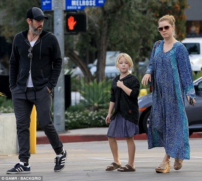 Είμαστε σίγουροι ότι ακόμη μία star είναι έγκυος κι ας μην το λέει