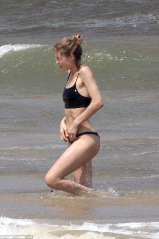 Αυτό είναι που λέμε… τέλειο κορμί: Η star χωρίς photoshop μας αφήνει με το «στόμα ανοιχτό»