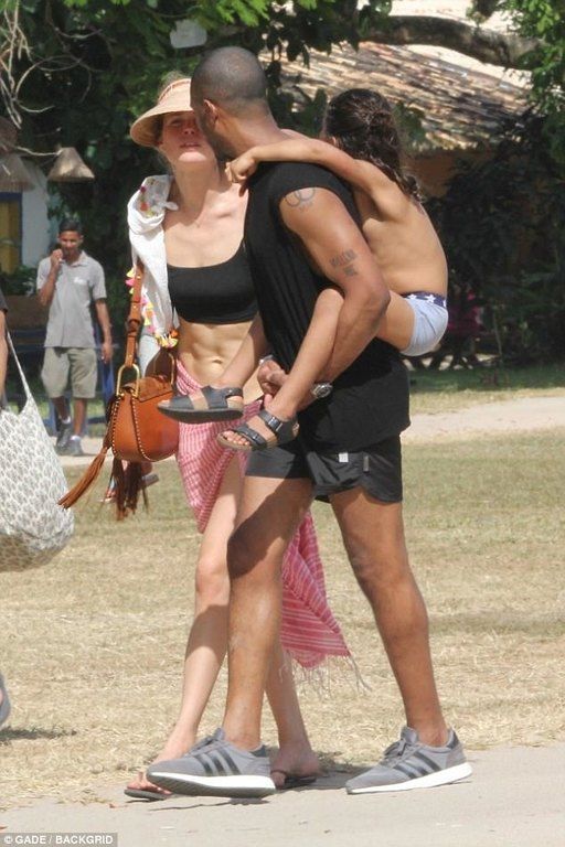 Αυτό είναι που λέμε… τέλειο κορμί: Η star χωρίς photoshop μας αφήνει με το «στόμα ανοιχτό»