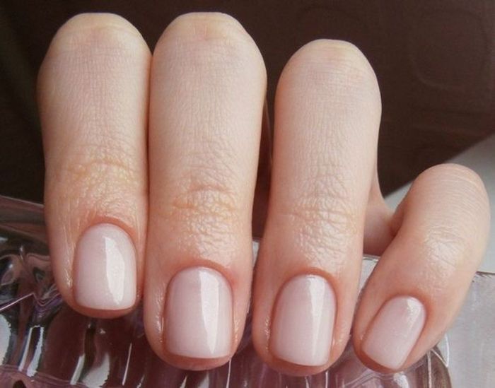 Τα nude νύχια δεν θα φύγουν ποτέ από τη μόδα...